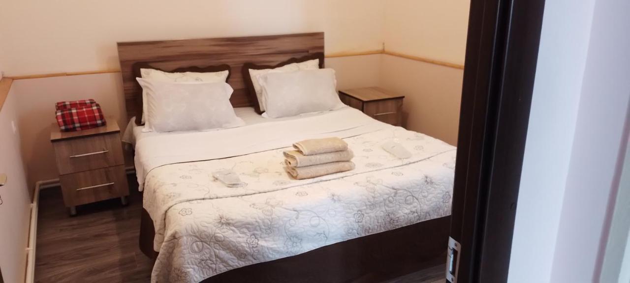 Apartment Giorgi In Sighnaghi Bagian luar foto
